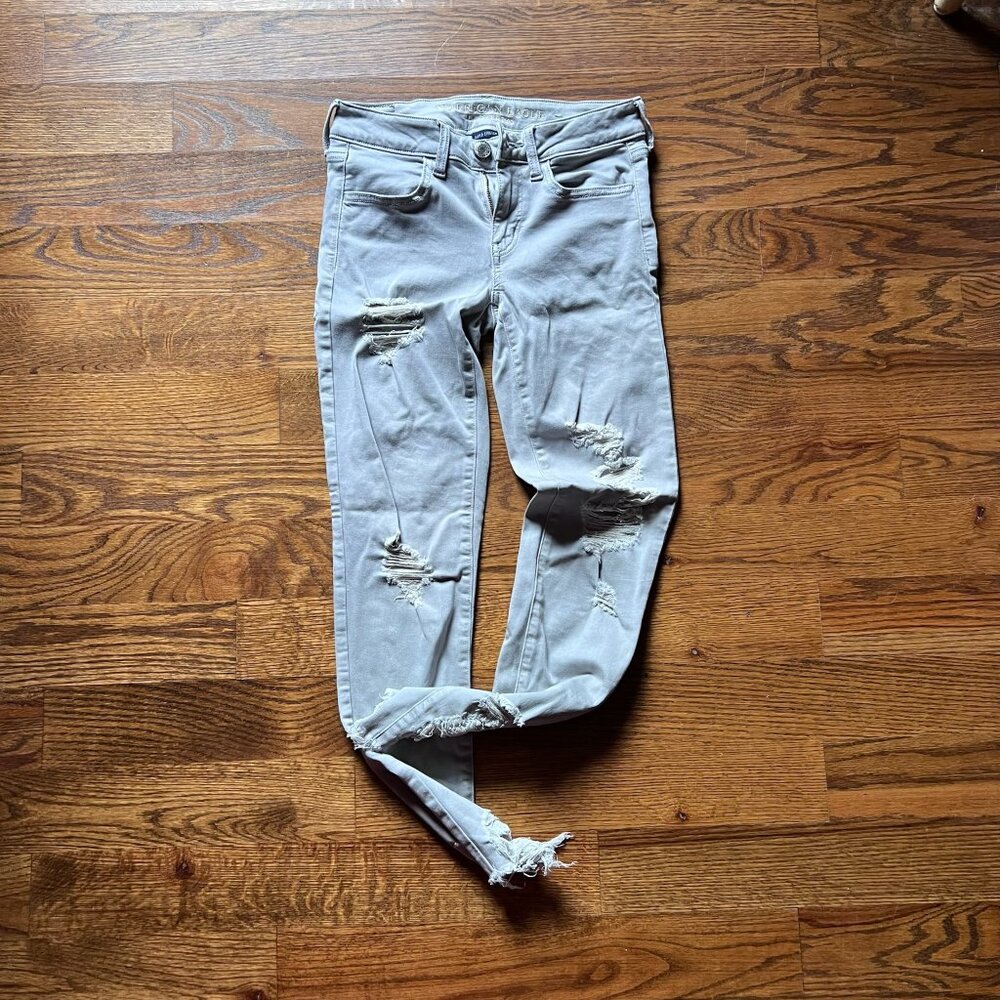 EUC American Eagle Super Stretch X Light Gray Ripped Skinny Jeans Sz 2